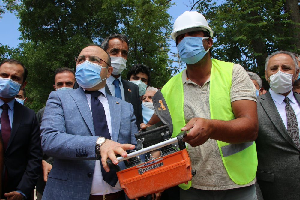 Müdür, 'Alevi köyüne okul yaptırmam' demişti: Temel atıldı - Resim : 1