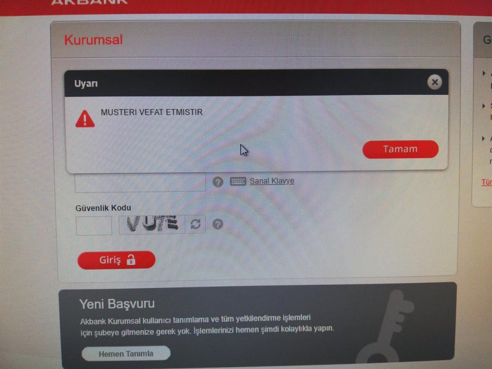 Hesabına girmeye çalışan Akbank müşterileri, öldüğünü öğrendi - Resim : 1