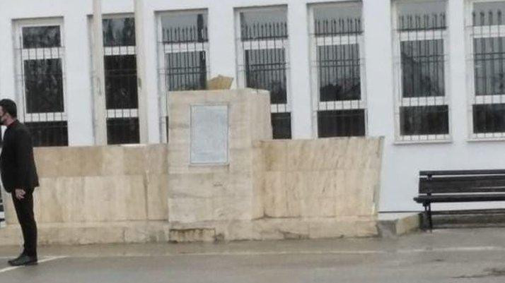 Malatya'da Atatürk büstüne saldırı... - Resim : 1