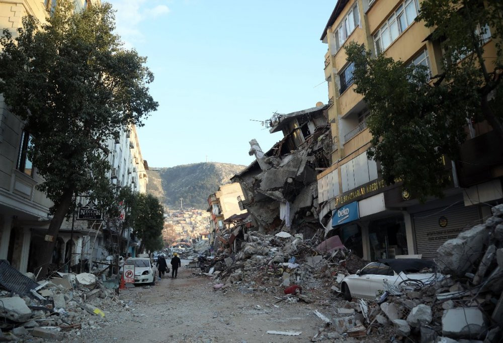 Hatay'daki görüntü 'pes' dedirtti: Binanın dış duvarı, komşu binanın iç duvarı - Resim : 1