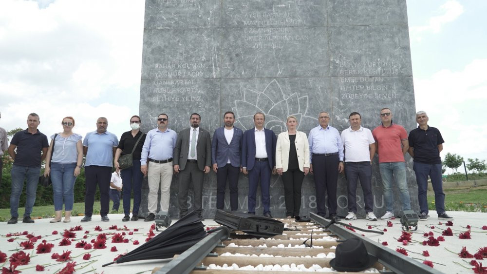 Çorlu tren faciasında hayatını kaybedenler anısına anıt - Resim : 2