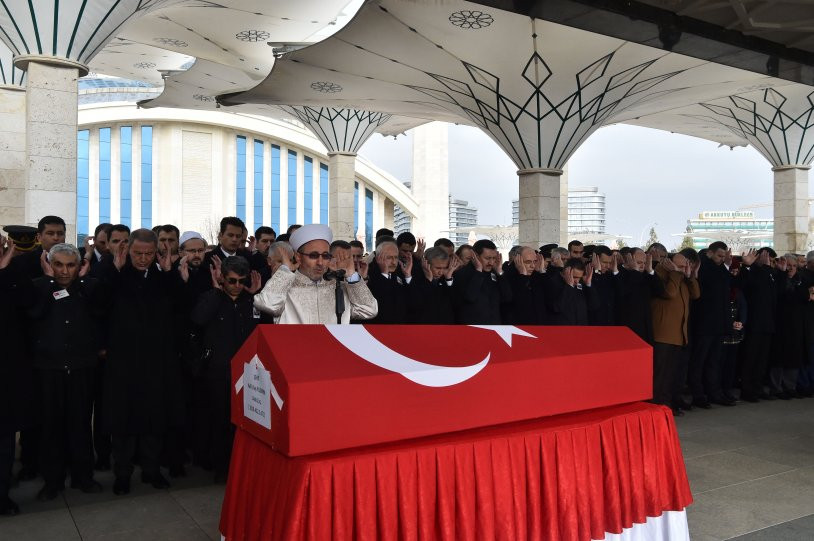 CHP Lideri şehidi son yolculuğunda yalnız bırakmadı! - Resim : 2