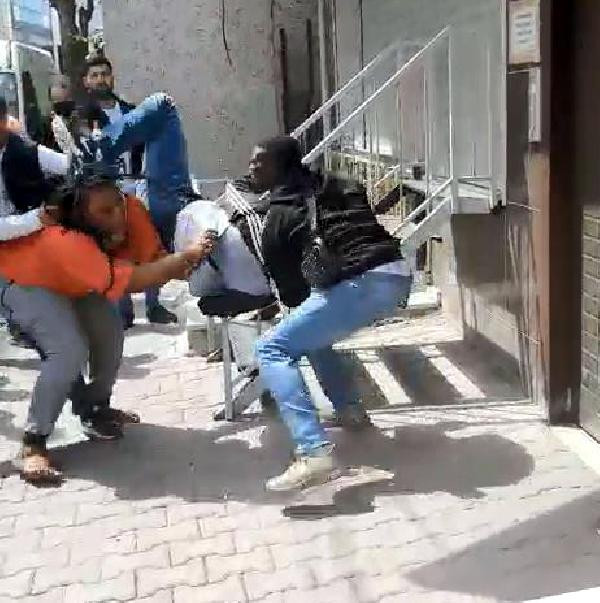 İstanbul'da Afrikalı çiftle hırsızların kavgasını Araplar ayırdı - Resim : 3