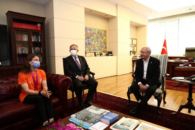 Dünya şampiyonundan Kılıçdaroğlu'na ziyaret - Resim : 3