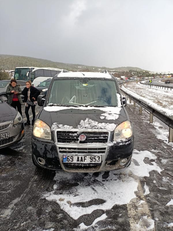 TEM'de 12 araçlık zincirleme kaza: İstanbul yönü ulaşıma kapandı - Resim : 3