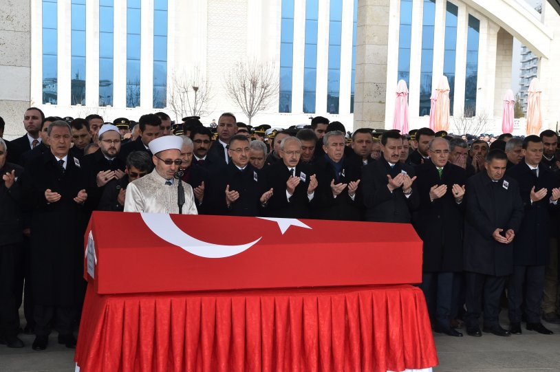 CHP Lideri şehidi son yolculuğunda yalnız bırakmadı! - Resim : 3