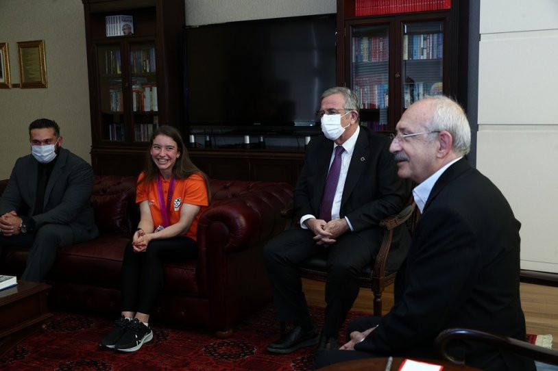 Dünya şampiyonundan Kılıçdaroğlu'na ziyaret - Resim : 4