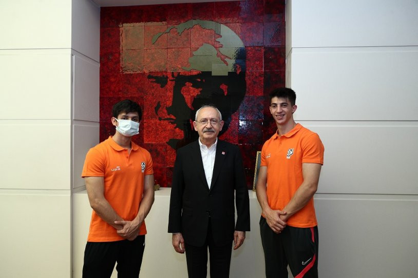 Dünya şampiyonundan Kılıçdaroğlu'na ziyaret - Resim : 5