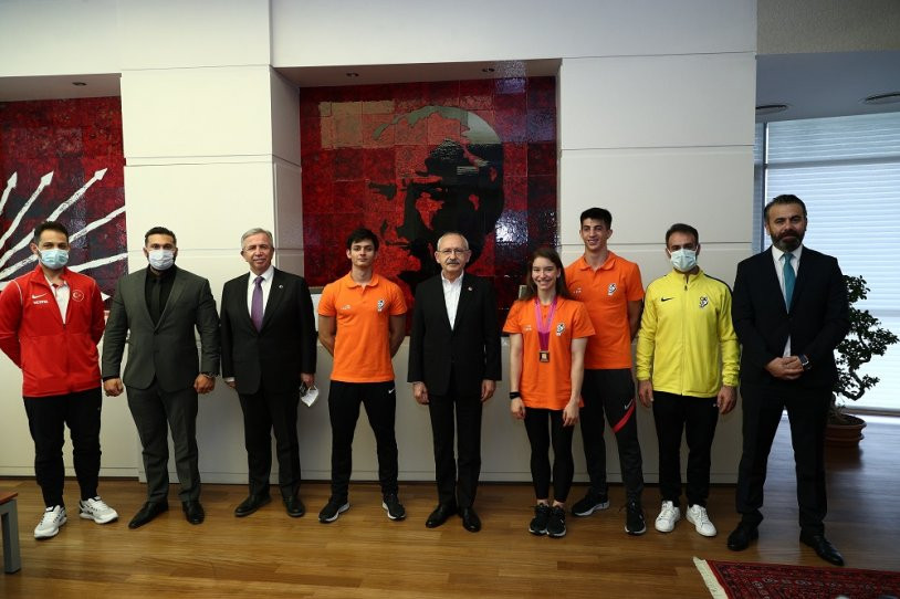 Dünya şampiyonundan Kılıçdaroğlu'na ziyaret - Resim : 6