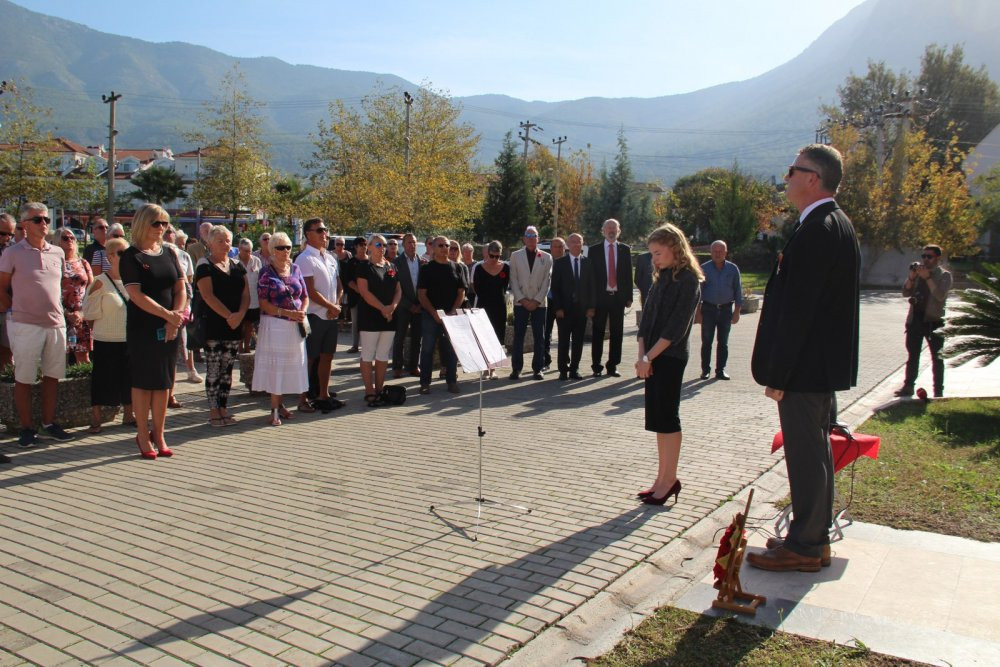 Fethiye'deki yerleşik İngilizler'den Atatürk'e saygı duruşu - Resim : 3