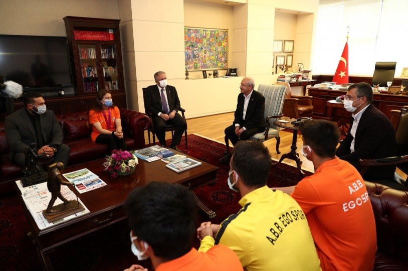 Dünya şampiyonundan Kılıçdaroğlu'na ziyaret - Resim : 7