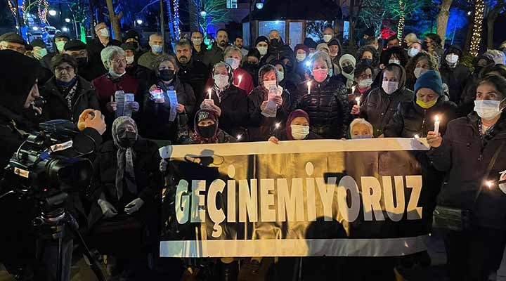 Artvinli kadınlardan fahiş elektrik zammı protestosu: Faturalarını yaktılar - Resim : 1