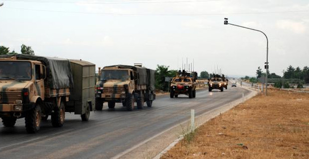 Sınırda hareketlilik: Askeri sevkiyat devam ediyor - Resim : 1