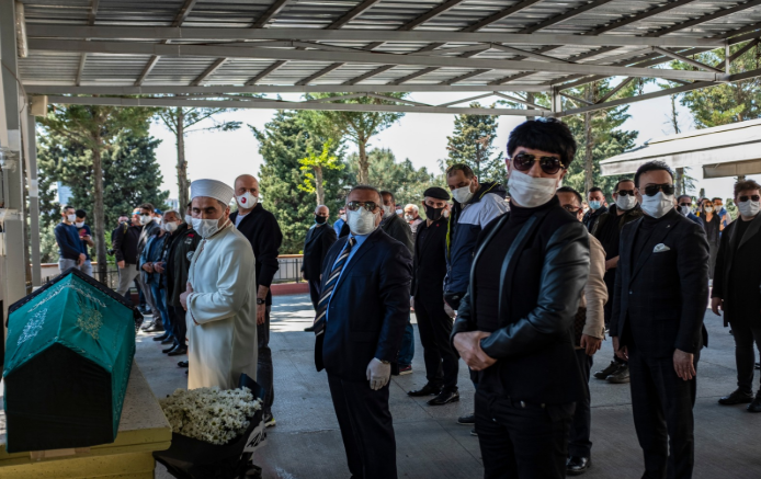 Bülent Ersoy’un annesine 'özel izin'le cenaze töreni - Resim : 1