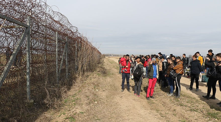 Yunanistan’dan Türkiye sınırındaki mültecilere gazlı müdahale - Resim : 1