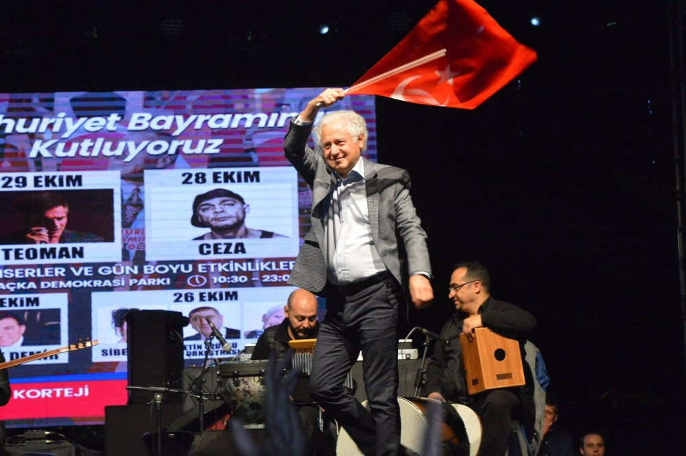 CHP'li Başkan öğrenciler için İstanbul'da konser verdi - Resim : 4