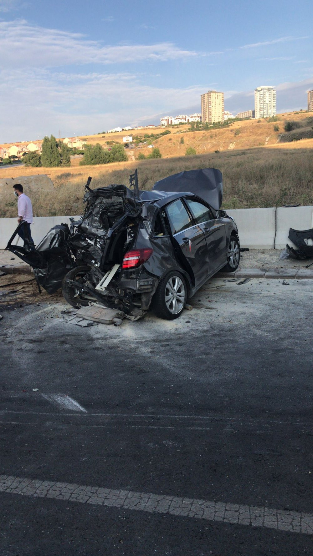 KRT ve ANKA'nın Yönetim Kurulu Başkanı Ali Fırat Atabaş, eşi ve 9 yaşındaki kızı Dicle ile birlikte trafik kazası geçirdi - Resim : 2