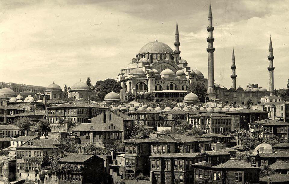 UNESCO'nun Dünya Kültür Mirası listesinde yer alan İstanbul Süleymaniye’de rezillik - Resim : 2