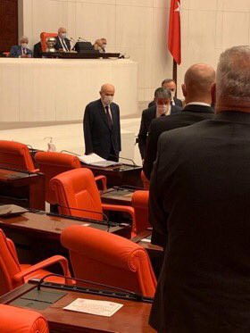 Devlet Bahçeli koronavirüse karşı maske taktı - Resim : 1