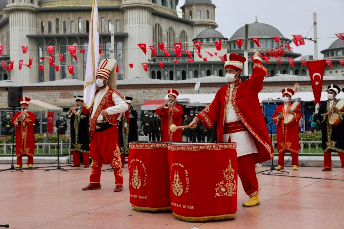 İstanbul’un Kurtuluşu Taksim'de kutlandı - Resim : 2