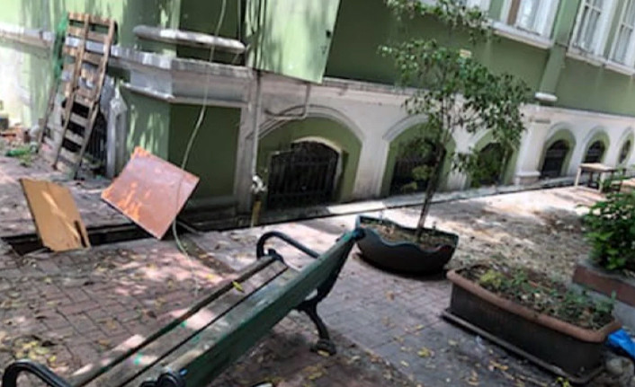 SKANDAL.. Zorla aldıkları 'Sanat Konağı'nı kaderine terk ettiler - Resim : 1