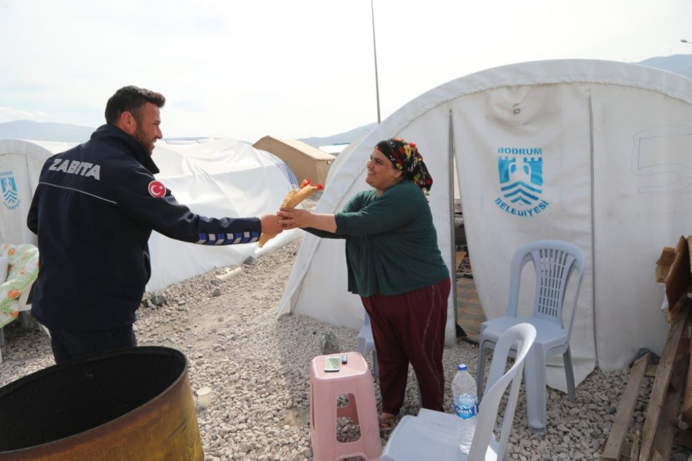 Belediye, deprem bölgesinden gelen kadınların yanında - Resim : 1