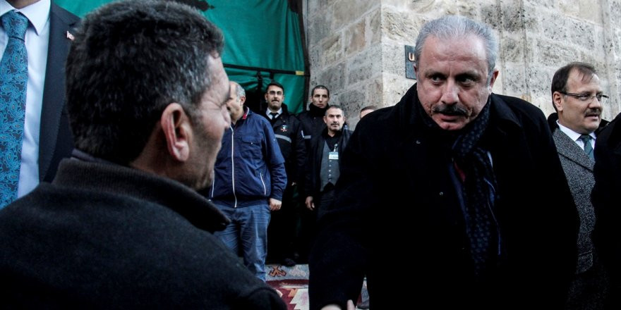 AKP'li Şentop geç kaldı Cuma Namazı 25 dakika geç kılındı - Resim : 1