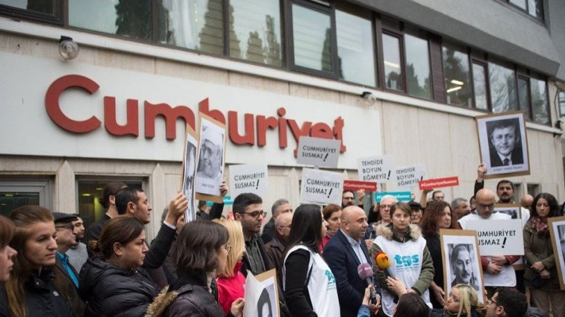 Akit TV'nin Cumhuriyet Gazetesine 'bombalı saldırı' tehdidine protesto - Resim : 1