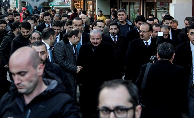 AKP'li Şentop geç kaldı Cuma Namazı 25 dakika geç kılındı - Resim : 2