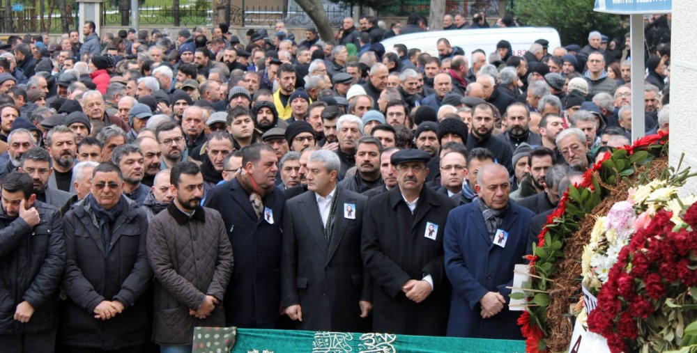 Çapan ailesi Besti annesini son yolculuğuna böyle uğurladı - Resim : 3