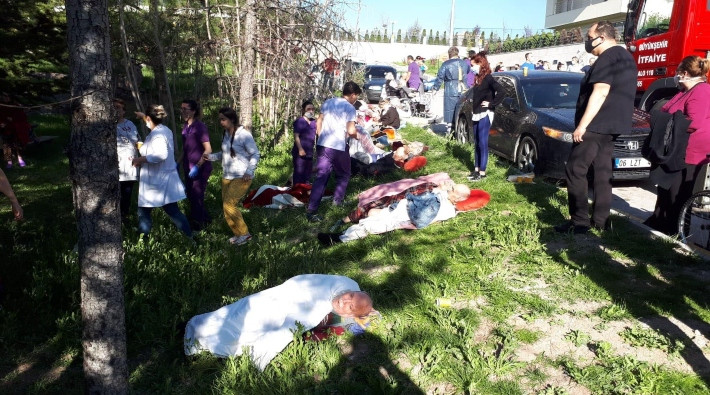 Ankara'da özel yaşlı bakım merkezinde yangın... Valilik'ten açıklama - Resim : 1