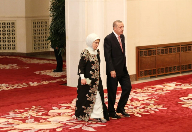 Emine Erdoğan'dan flaş başörtüsü kararı - Resim : 7