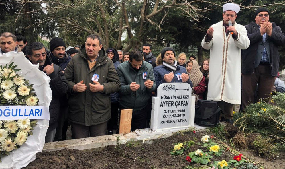 Çapan ailesi Besti annesini son yolculuğuna böyle uğurladı - Resim : 6