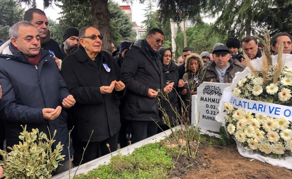 Çapan ailesi Besti annesini son yolculuğuna böyle uğurladı - Resim : 7