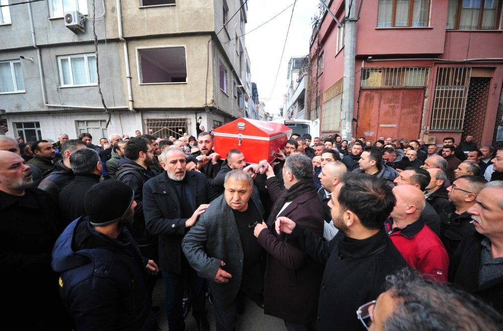 Sokak ortasında infaz edilen Ülkü Ocakları eski Genel Başkanı Sinan Ateş son yolculuğuna uğurlandı - Resim : 1