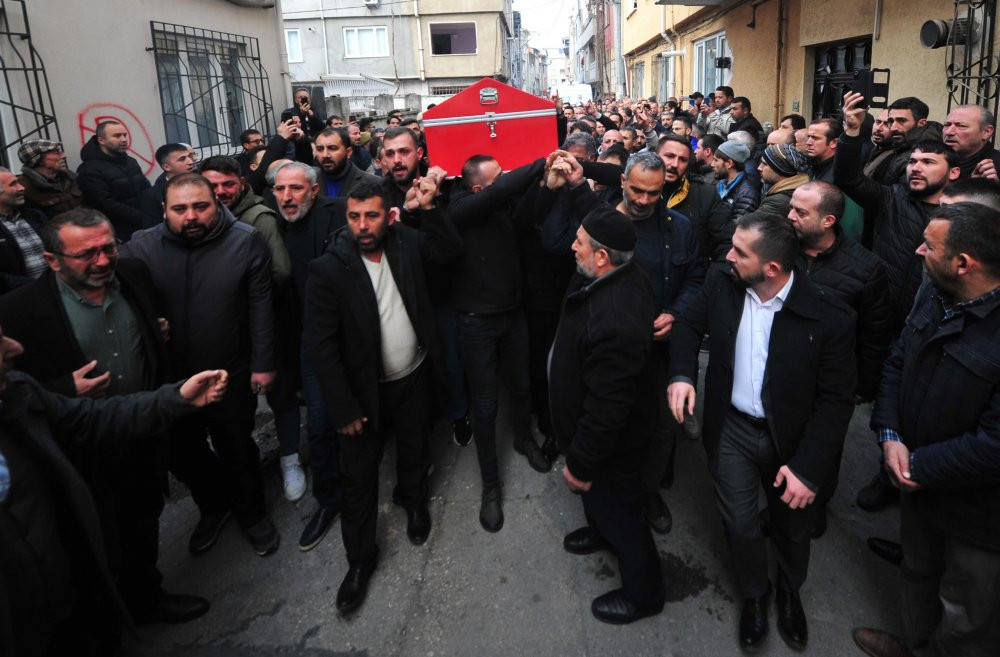 Sokak ortasında infaz edilen Ülkü Ocakları eski Genel Başkanı Sinan Ateş son yolculuğuna uğurlandı - Resim : 2