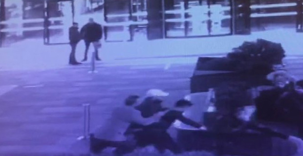 Tuvalet sırası kavgası: 3 kardeş bıçaklandı - Resim : 1