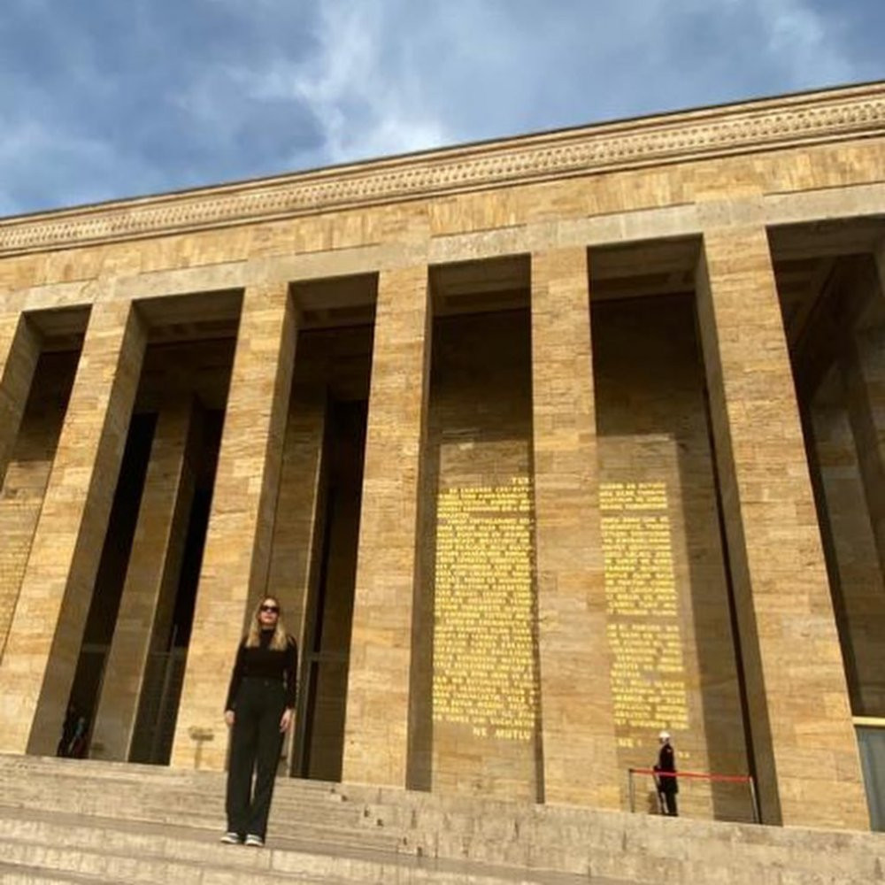 Oyuncu Eda Ece Anıtkabir’de gözyaşlarını tutamadı: Sahip çıkacağız - Resim : 2