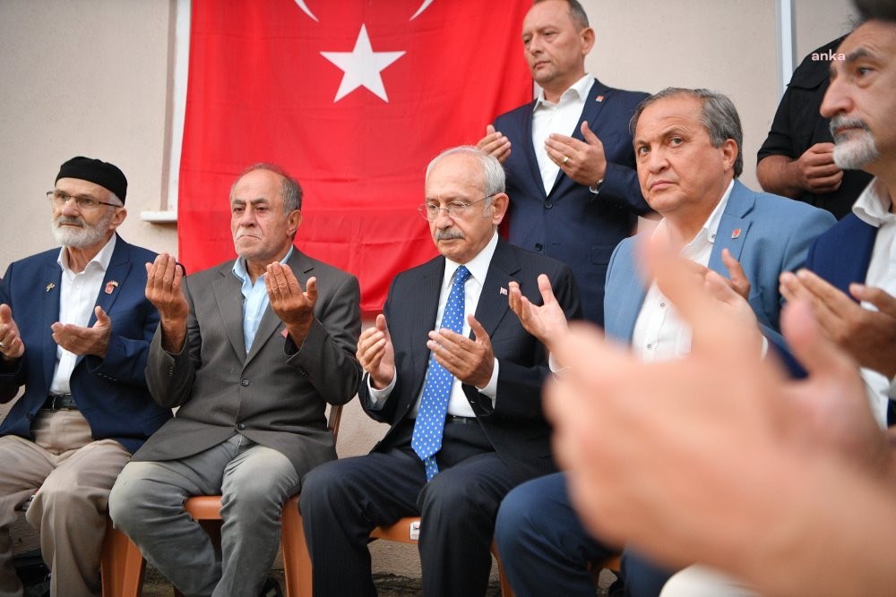 Kılıçdaroğlu’ndan şehit ailesine taziye ziyareti - Resim : 2