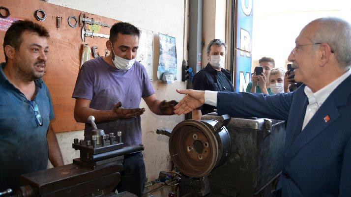 Kılıçdaroğlu'ndan elleri kirli olduğu için tereddüt eden esnafa: O eli sıkmaktan şeref duyarım - Resim : 1