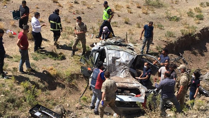 Ağrı’da feci kaza: 3 kişi hayatını kaybetti - Resim : 1