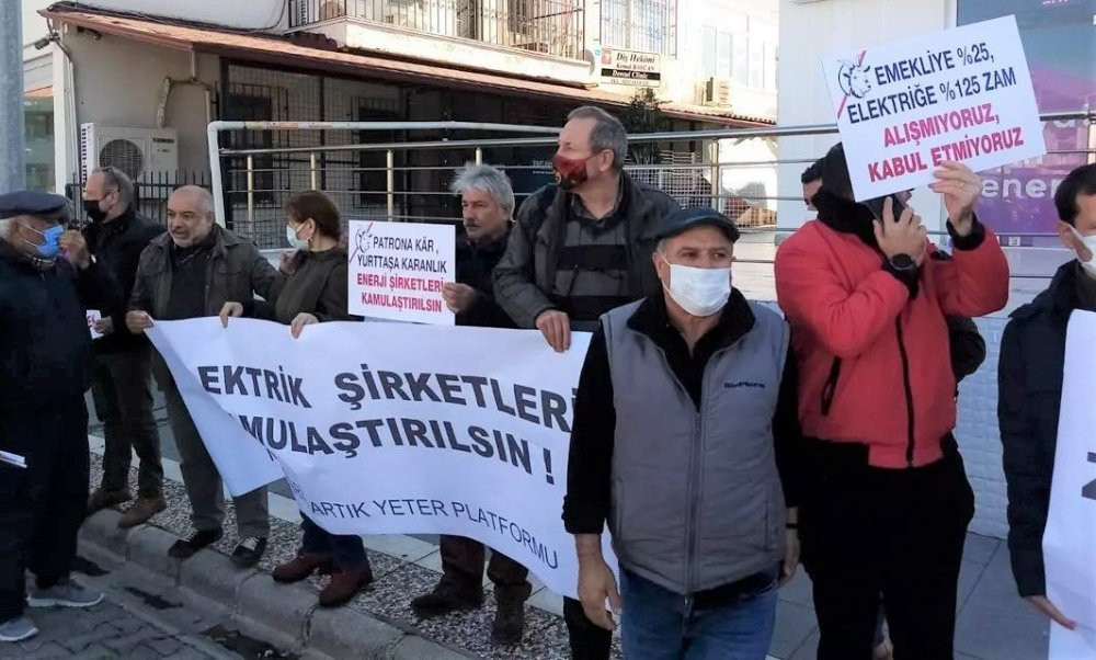 Fahiş elektrik faturaları vatandaşları sokağa döktü: AKP iktidarına 'Yuh' çektiler - Resim : 1