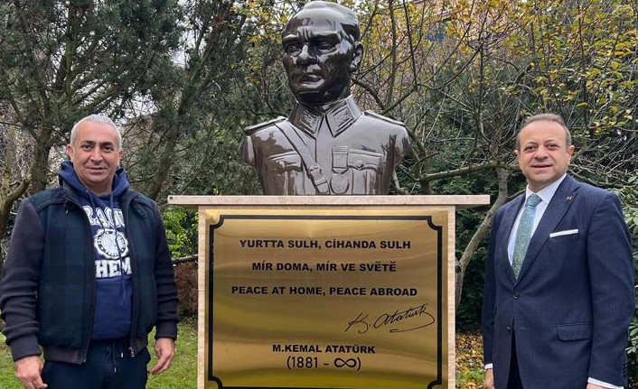 Türkiye'nin Prag Büyükelçiliği'ne Atatürk heykeli - Resim : 1