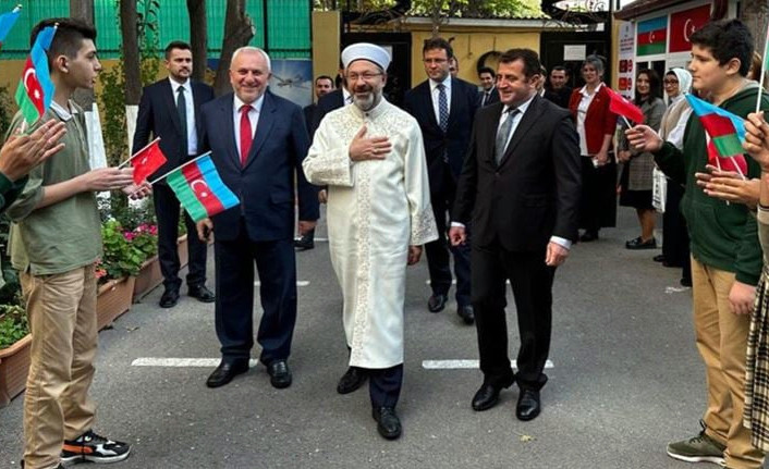 35 milyar liralık bütçeli Diyanet’in başkanı Ali Erbaş, 45 günde 6 ülke gezdi - Resim : 1