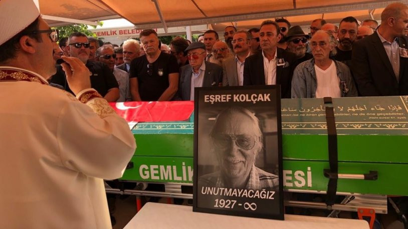 Eşref Kolçak'ın cenazesinde büyük saygısızlık! - Resim : 1