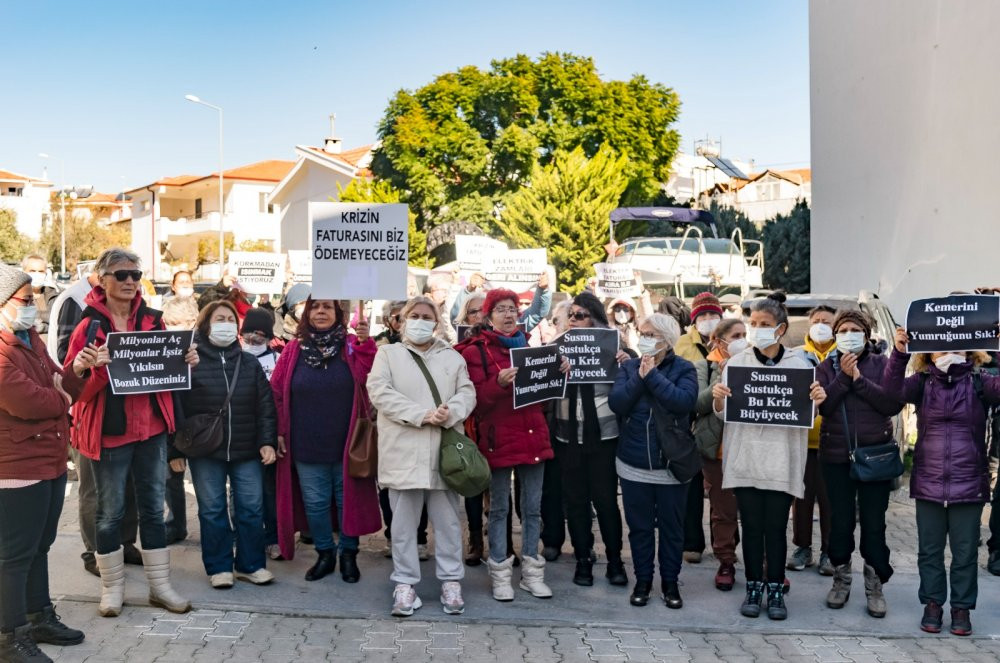 Vatandaşların fahiş elektrik faturalarına tepkisi sürüyor: Saltanat size, tasarruf yoksula - Resim : 3