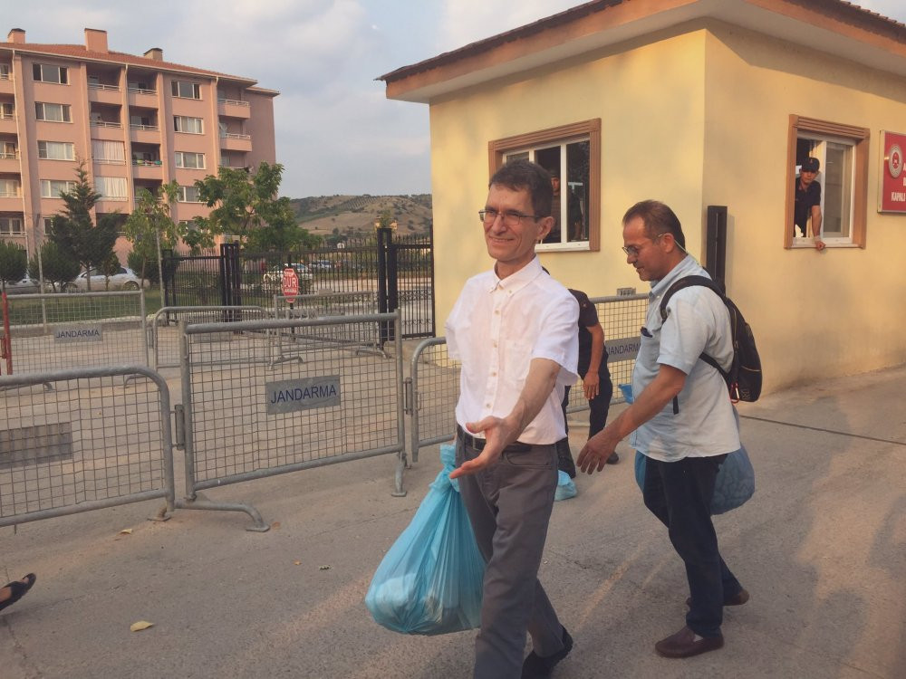 Barış Akademisyeni Tuna Altınel'den ilk fotoğraf - Resim : 1