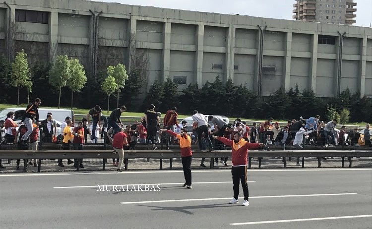 Galatasaray taraftarlarından şok protesto - Resim : 1