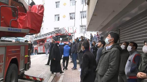 Esenyurt'ta yangın: 7 kişi kurtarıldı - Resim : 1