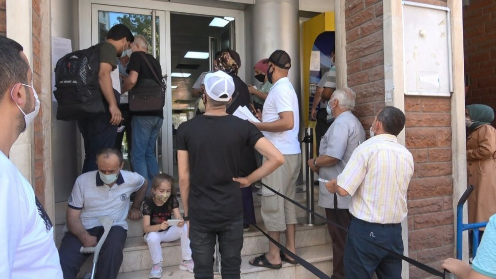 Samsun'da sosyal mesafesiz HES kodu kuyruğu... - Resim : 1